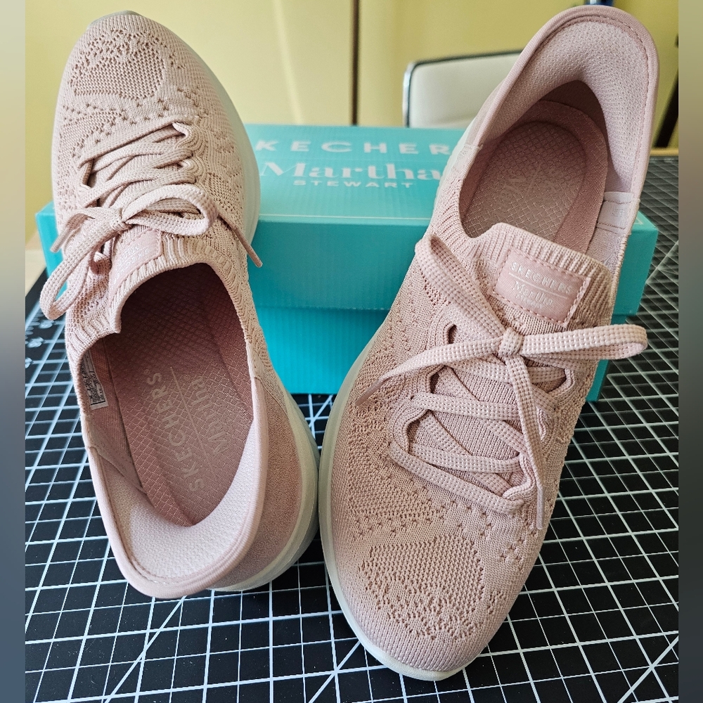 Women's Skechers Slip-ins size 8